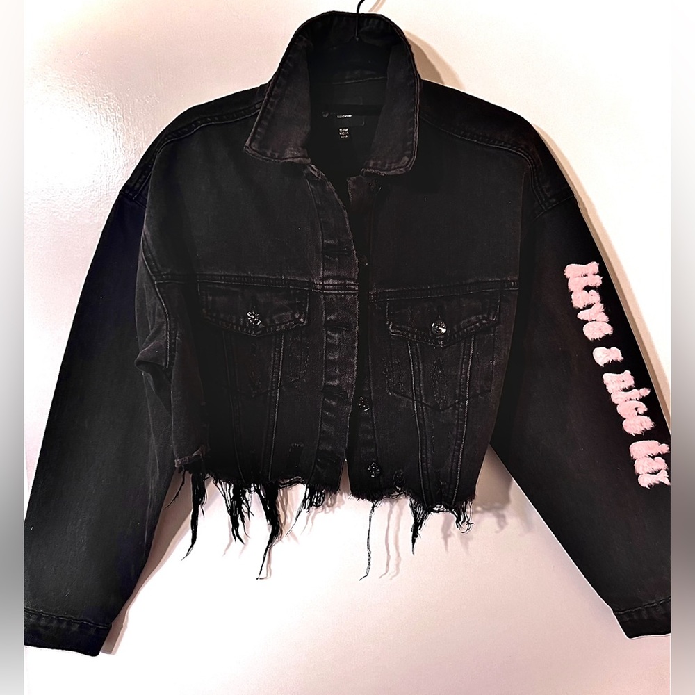 BLACK CROPPED FRAYED JEAN JACKET. - Picture 5 of 8
